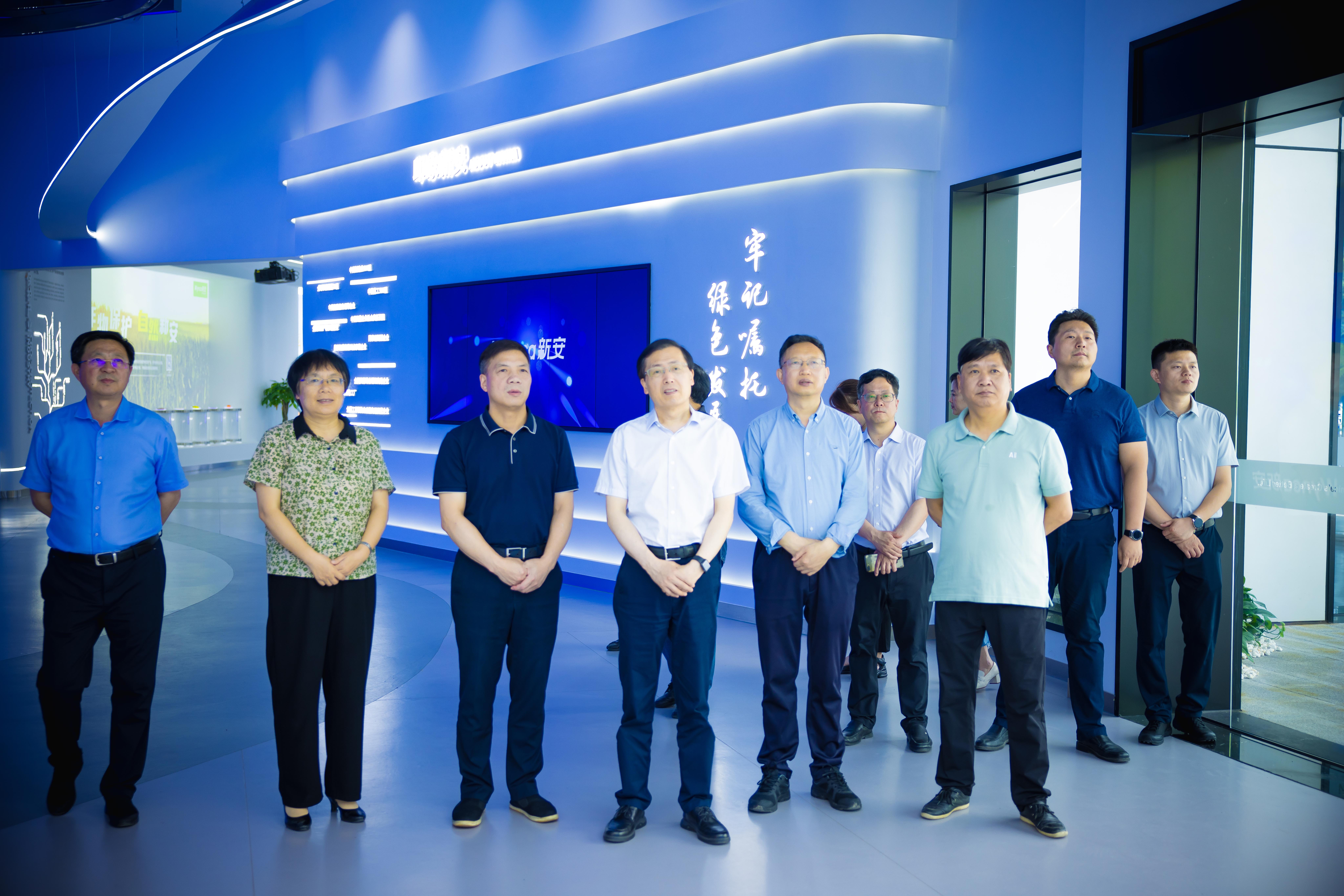 1687160464914425RUNB.jpg 1687160464914425RUNB.jpg