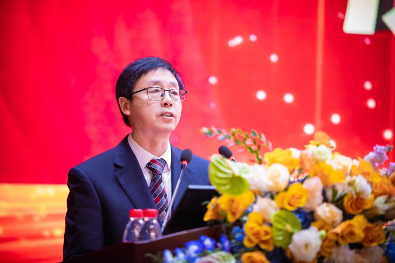 1761893788959061HCn9.jpg 13周总颁奖.jpg